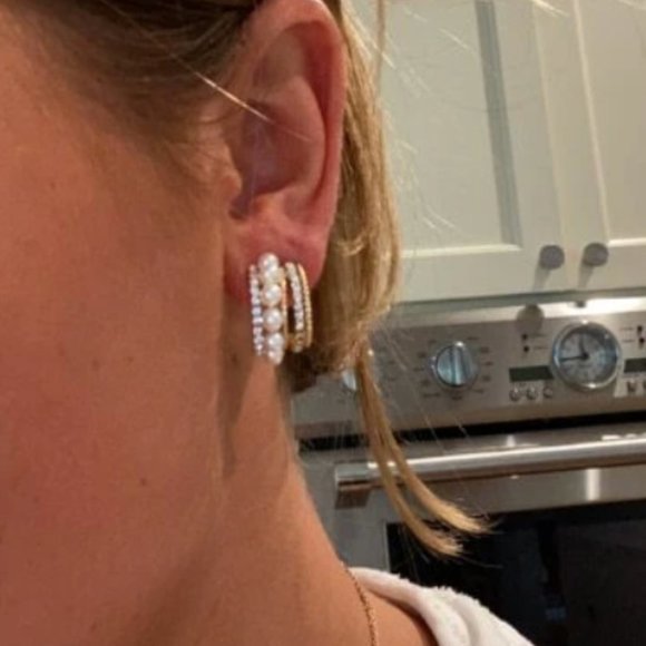 NEW Faux pearl hoop earrings mini gold hoop earrings - Picture 3 of 8